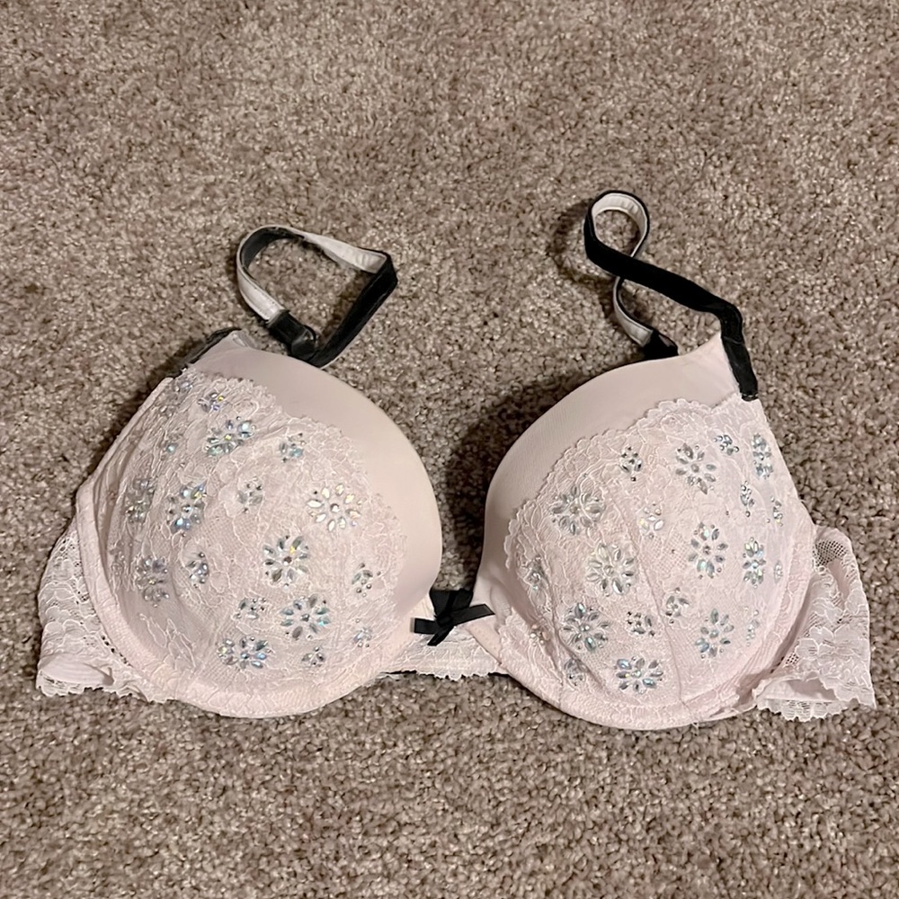 🚨 Last chance before donation 🚨 Victoria’s Secret Pushup Bra